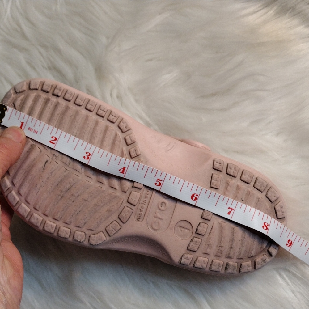 Crocs pink says sz M 1 W 3 will fit a child. - Picture 6 of 8